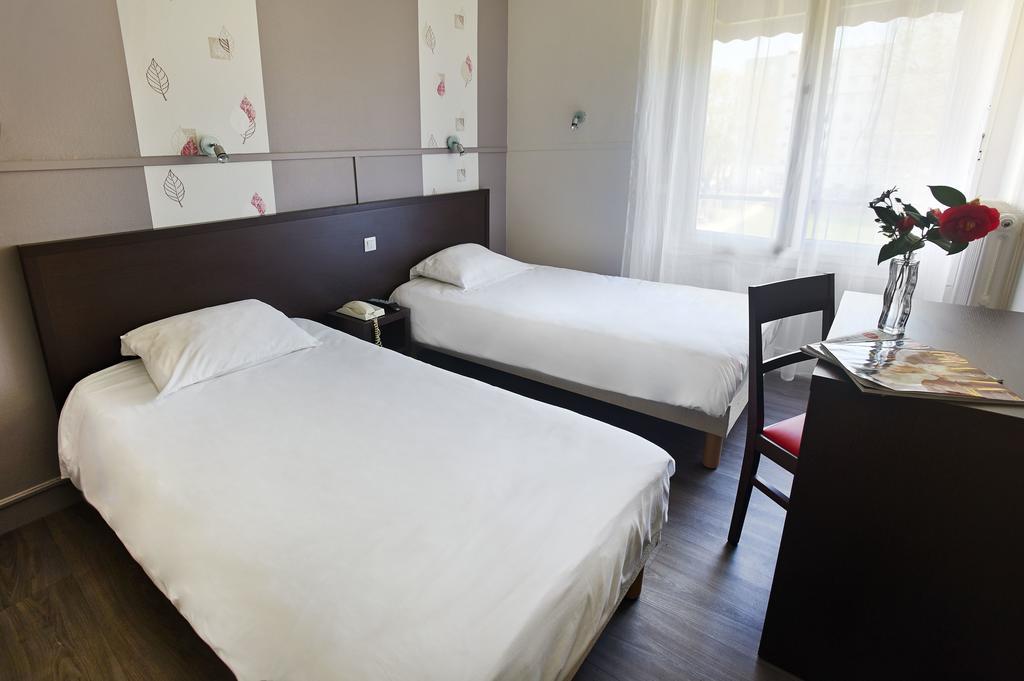 Hotel Les Pecheurs Лорьян Номер фото